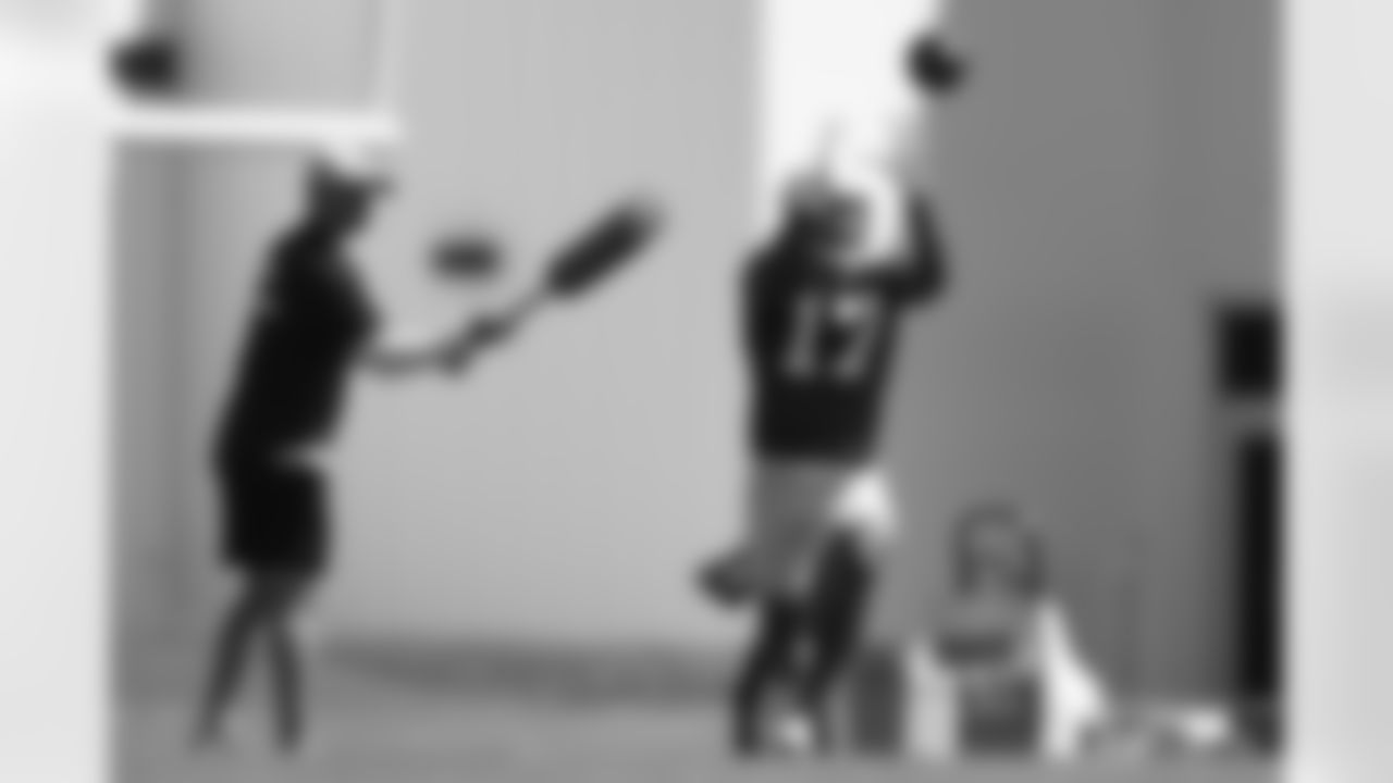 17 WR Mike Strachan