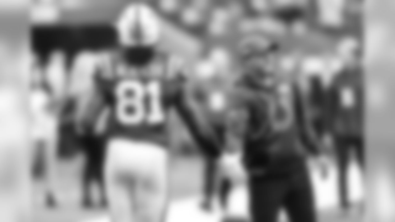 81 tight end Mo Alie-Cox