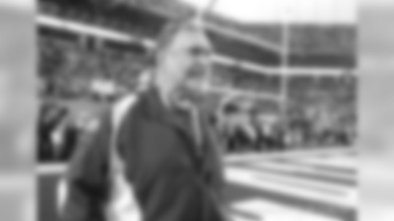 Howard Mudd has over 40 years of NFL experience as a coach and player and he re-joins Indianapolis after serving as the Colts offensive line coach for 12 seasons (1998-2009).