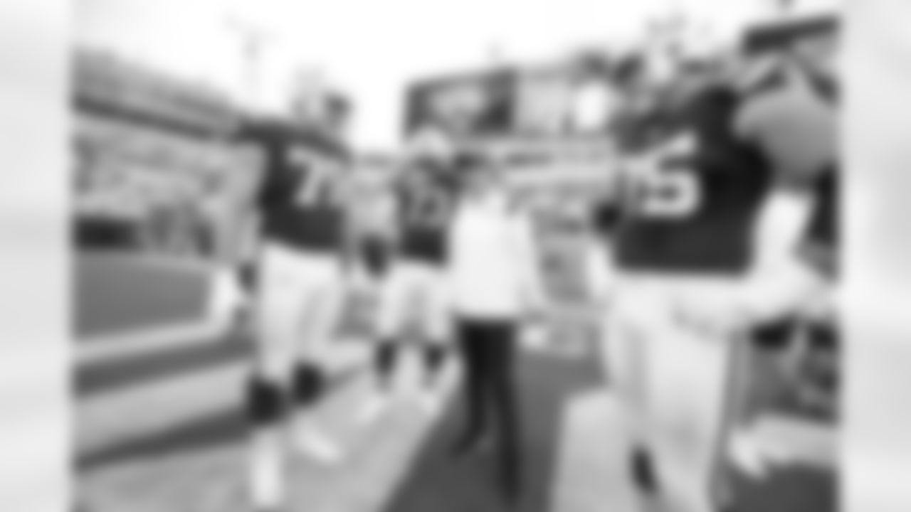 79 T Bernhard Raimann, #73 OT Dennis Kelly, Chris Strausser Offensive Line, #75 G Will Fries