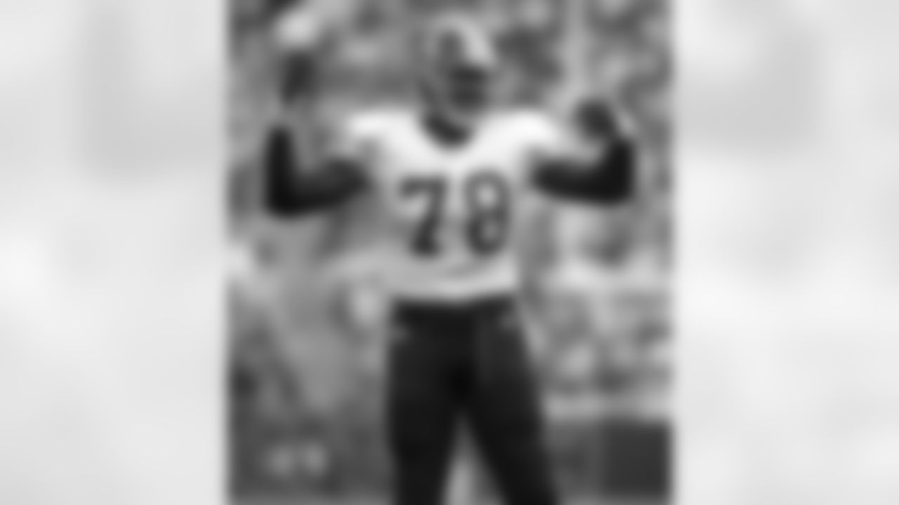 Circa 2000's: Bruce Smith of the Washington Redskins. (Sportswire via AP Images)