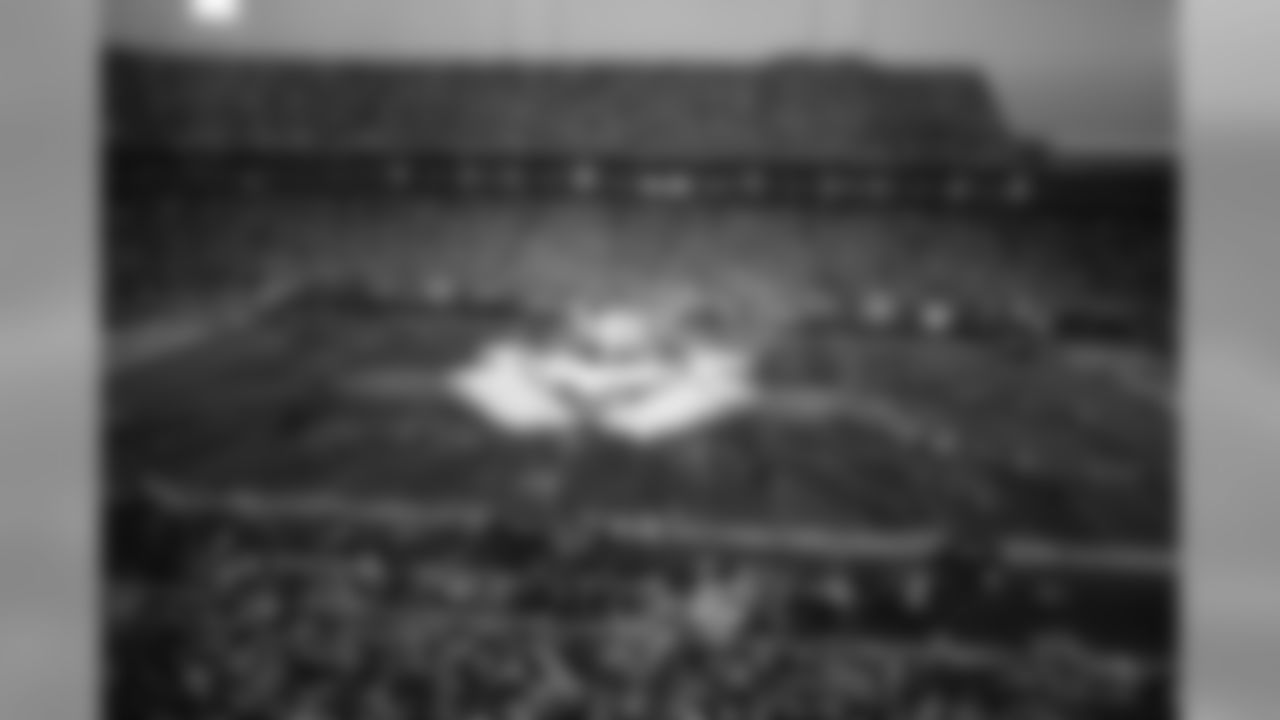 January 26, 1996: Half-time festivities of the Dallas Cowboys game versus the Pittsburgh Steelers in Super Bowl XXX at Sun Devil Stadium in Tempe, Arizona. The Cowboys defeated the Steelers 27-17. (Icon Sportswire via AP Images)