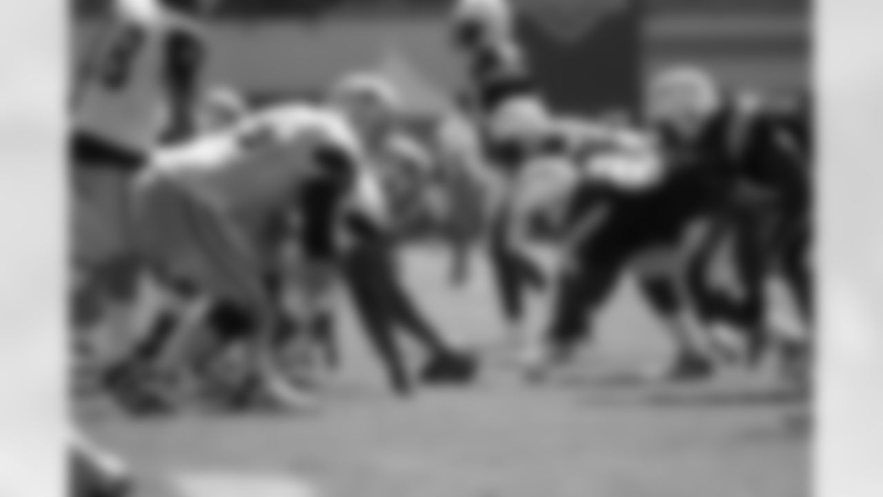 tempChargersCowboysPractice_082012_07.jpg