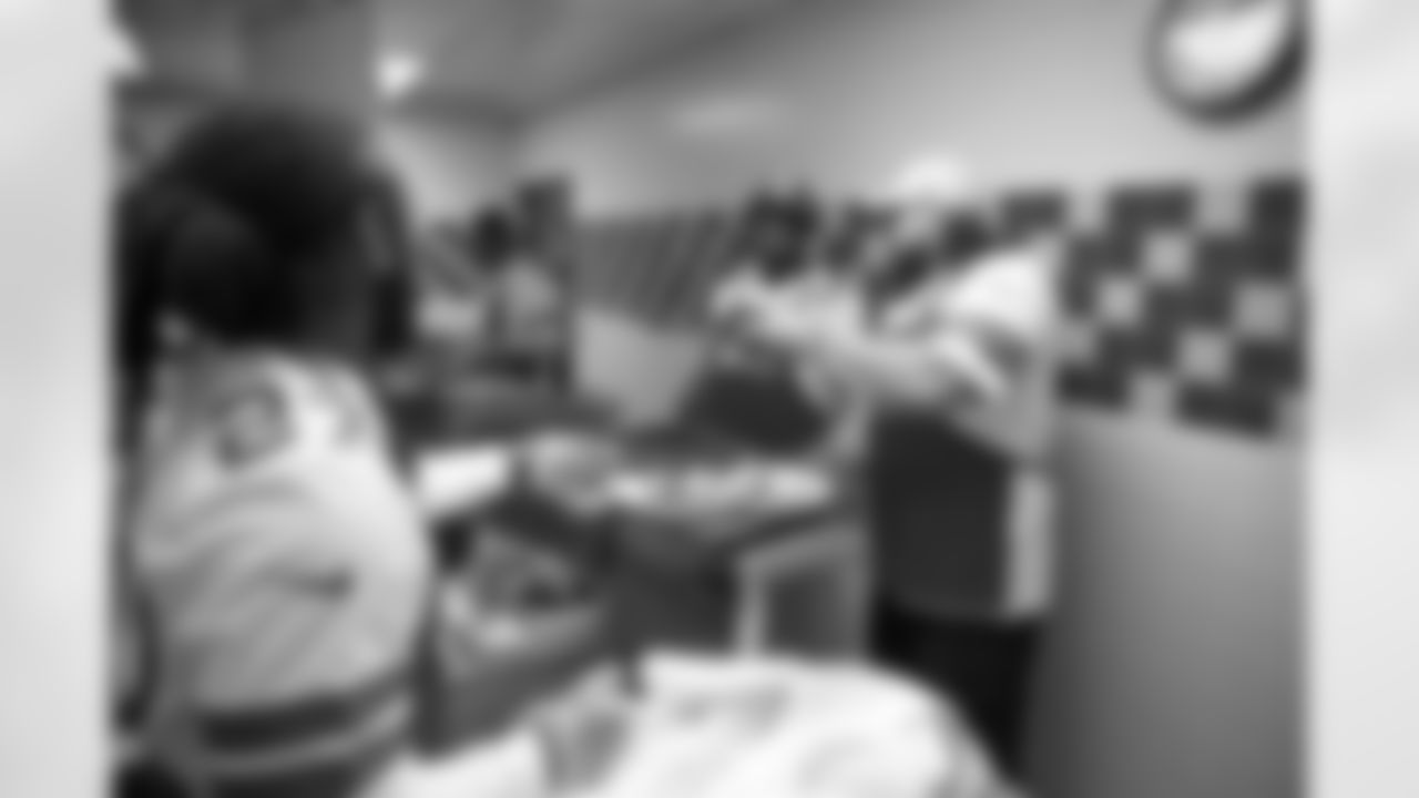 16 November 2015: Views
of the Dallas Cowboys serving lunch at The Salvation Army Carr P. Collins Social Service Center in Dallas, Texas. Photo by James D. Smith/Dallas Cowboys