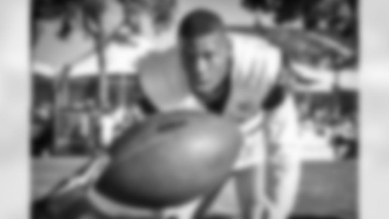 08012015_training_camp_afternoon_williams_jj365.jpg