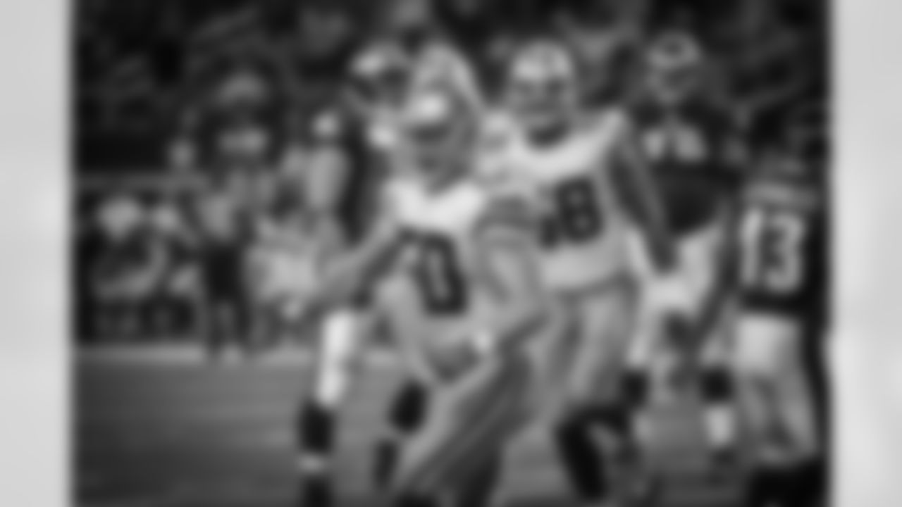 20161030_dal_vs_phi_sean_lee_selects_jj2156.jpg