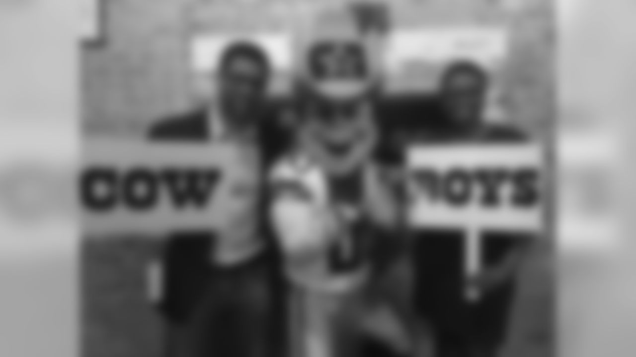 rowdy_photo_-_espn_his_and_hers_co-hosts_2015_0.jpg