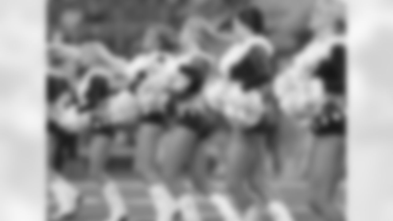 tempCheers_121713_18.jpg