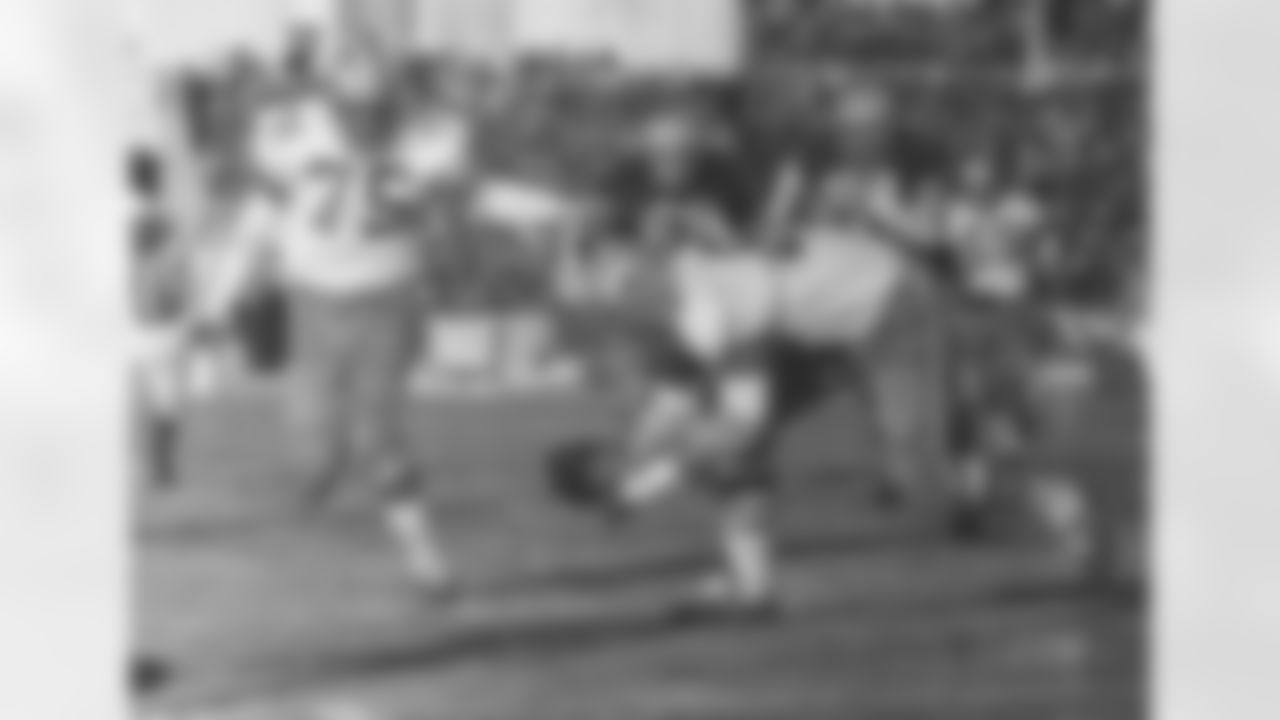 icebowl_andrie1_ap.jpg