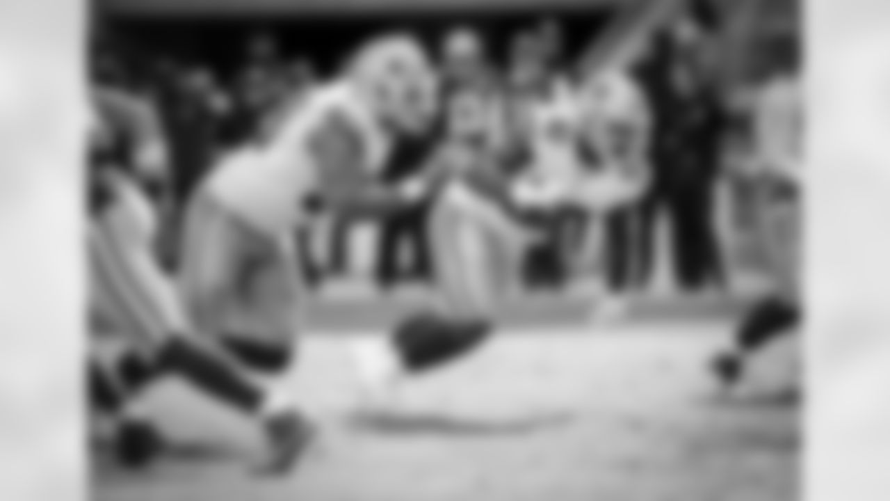 20161002_dal_maliek_collins18.jpg
