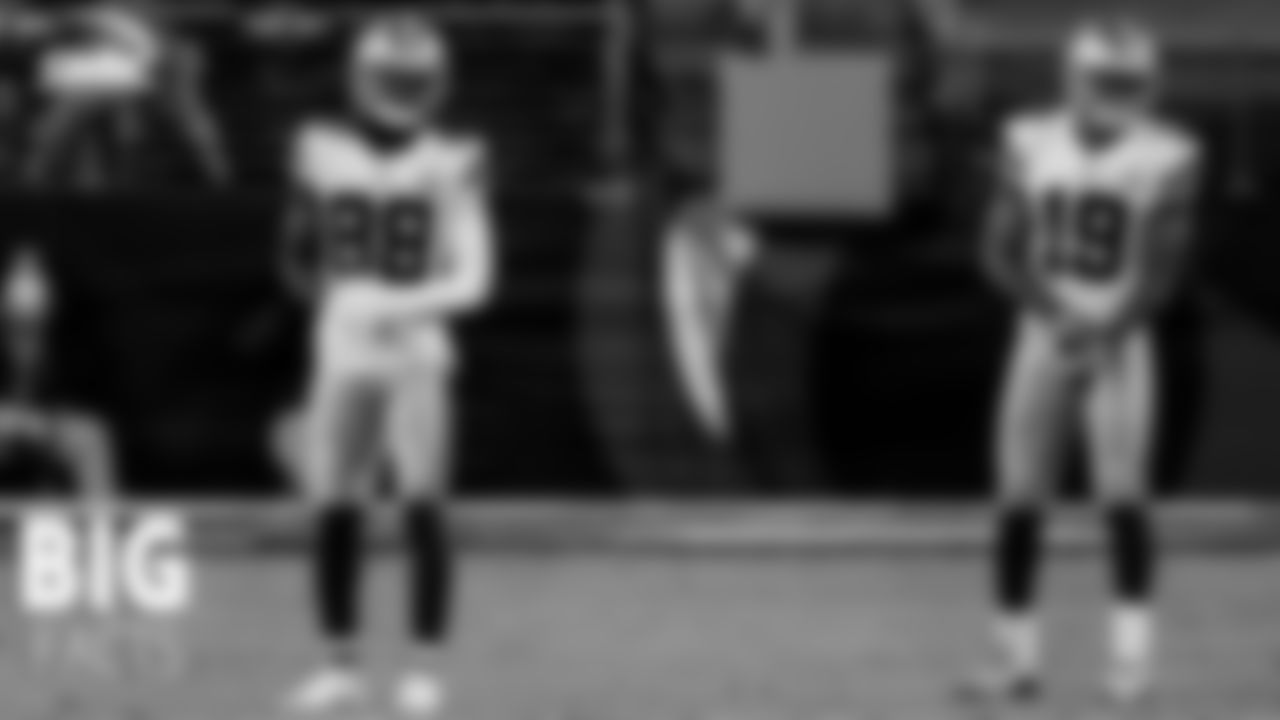 Cooper and Lamb rank in Top 3 in Cowboys history
The savvy veteran and the rookie phenom of the Cowboys receiving corps continues to impress in 2020 despite the challenges. Both Amari Cooper and CeeDee Lamb currently are putting up numbers good enough to be in the top-3 in receptions per game throughout Cowboys history. Cooper sits at the top with 5.6 receptions per game after another five receptions on Tuesday. Next sits Terrell Owens with 5.0 receptions per game followed by Lamb who is closing in with 4.9 in his rookie season.