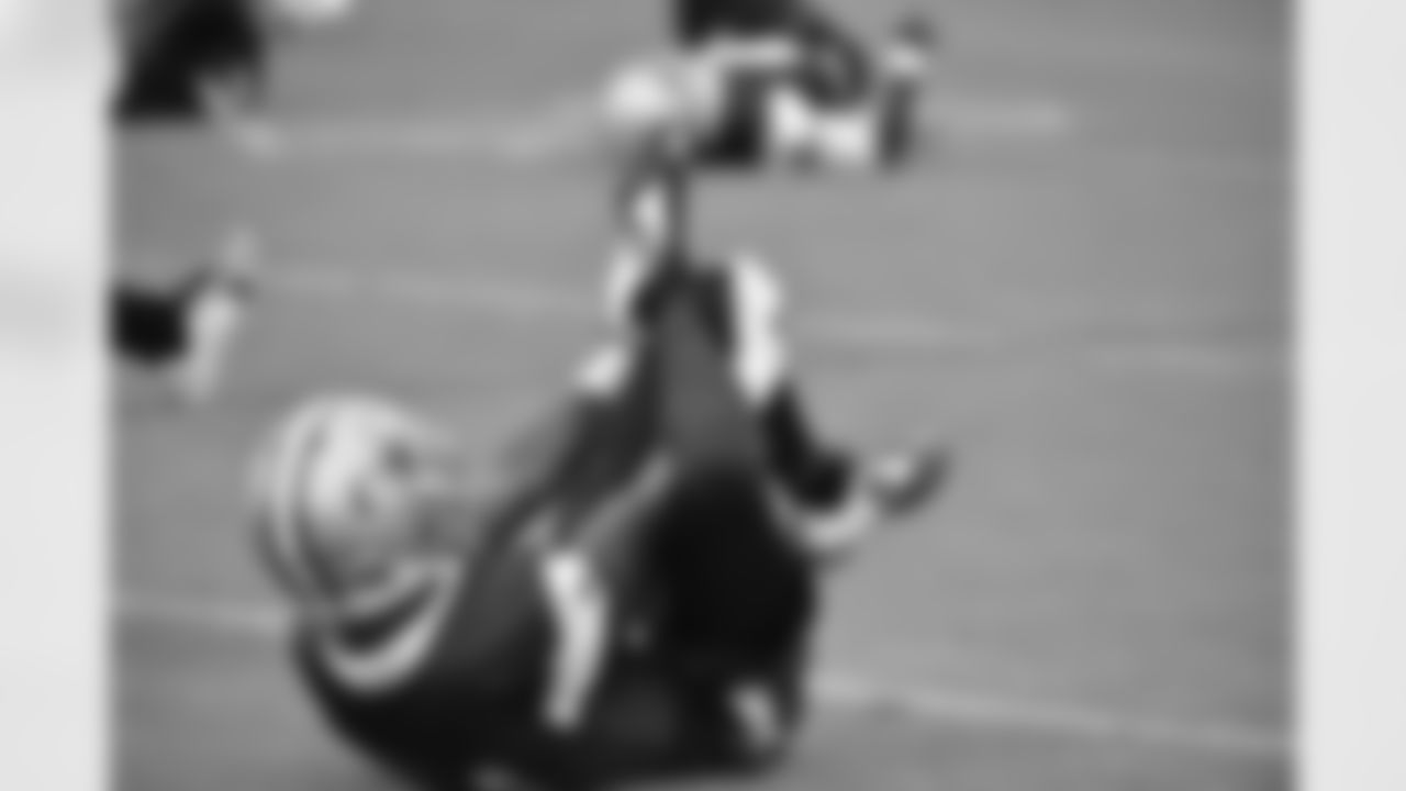 20151022_practice_byron_jones_jj0146.jpg