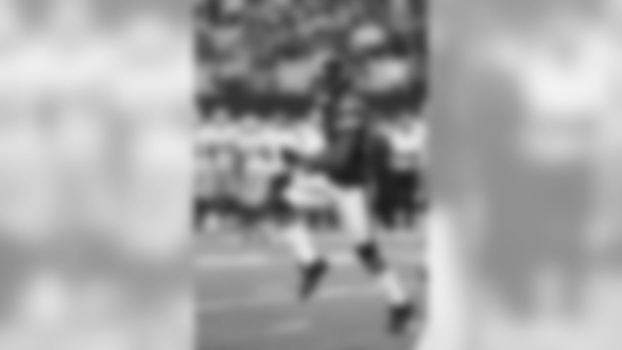 Brandon Marshall - Choose any season, team or quarterback you want and it won't matter. Dating back to 2007, in which he spent time with Denver, Miami and now Chicago, Marshall hasn't gone for fewer than 81 receptions or 1,014 yards. He has only caught fewer than six touchdowns twice in his eight year career. During his past two seasons with the Bears, his stats stand up to anyone in the league, Megatron included.