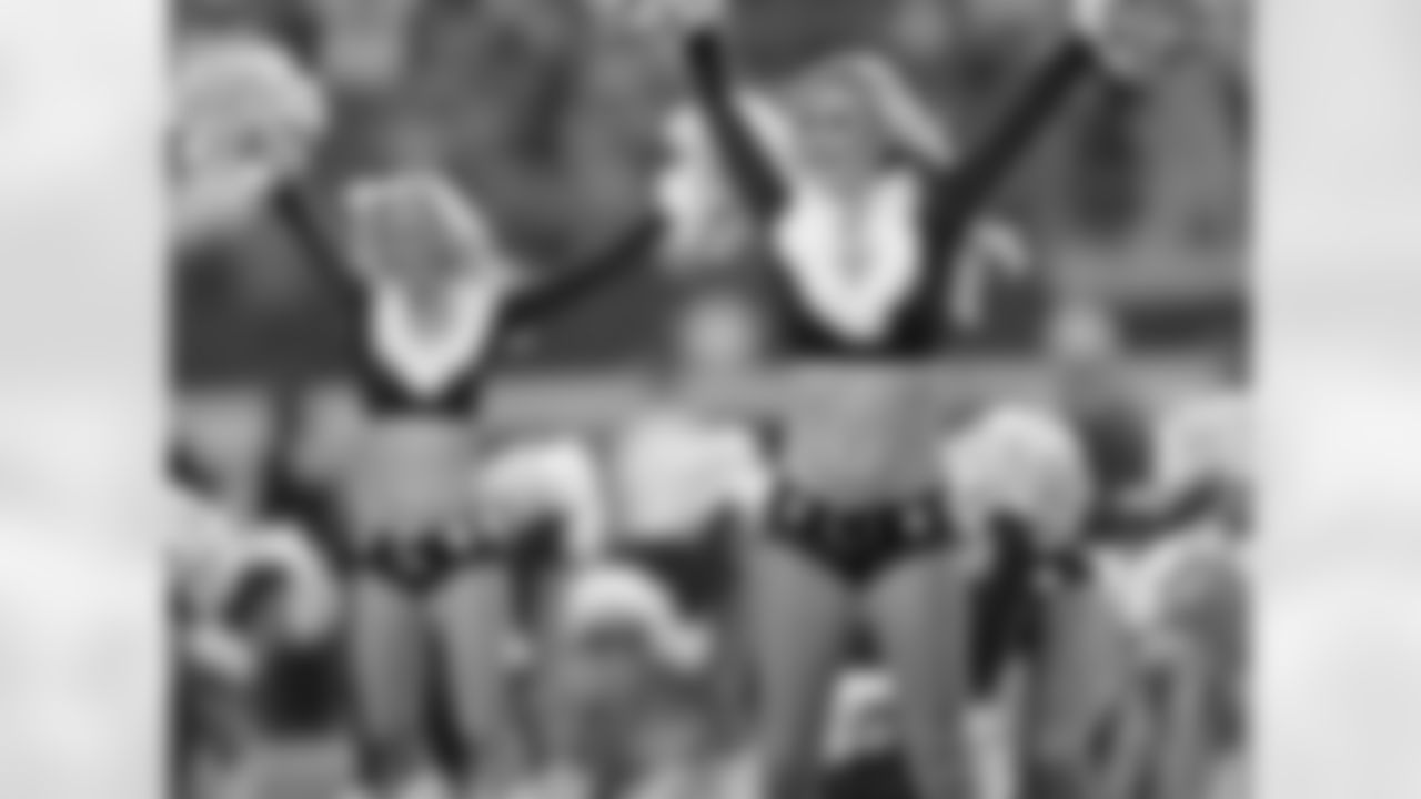 tempCheers_121713_26.jpg