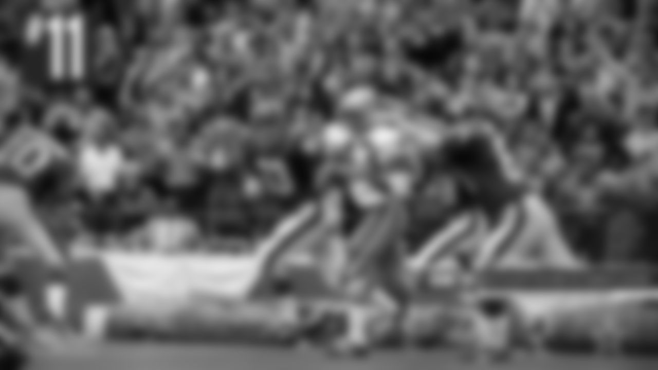 11. Cliff Harris – Yes, this Hall of Fame safety, one of the greatest defensive players in team history, was also a great kick returner. Harris never scored a touchdown on a return but his 25.7 average is third among players with at least 50 career returns.