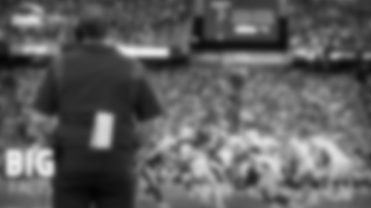 Out Schemed the Schemer
Dallas offensively gained 567 total yards in Sunday's win over New England, the most against any Bill Belichick coached team. It was also the first victory against a Belichick coached team since his NFL head coaching debut in 1991. Entering Week 7, Dallas outpaces the rest of the NFL with a league leading 460.8 yards per game, which would be a franchise best if the pace continues.