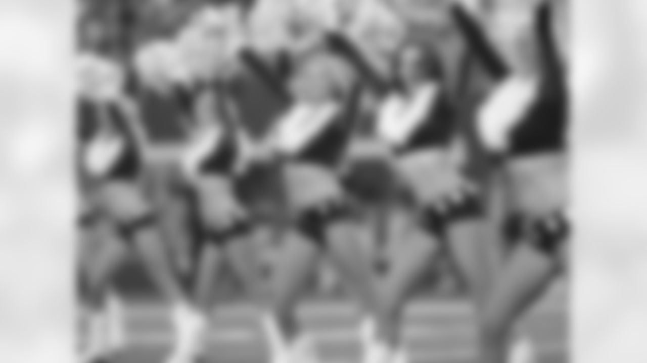 tempCheers_121713_19.jpg