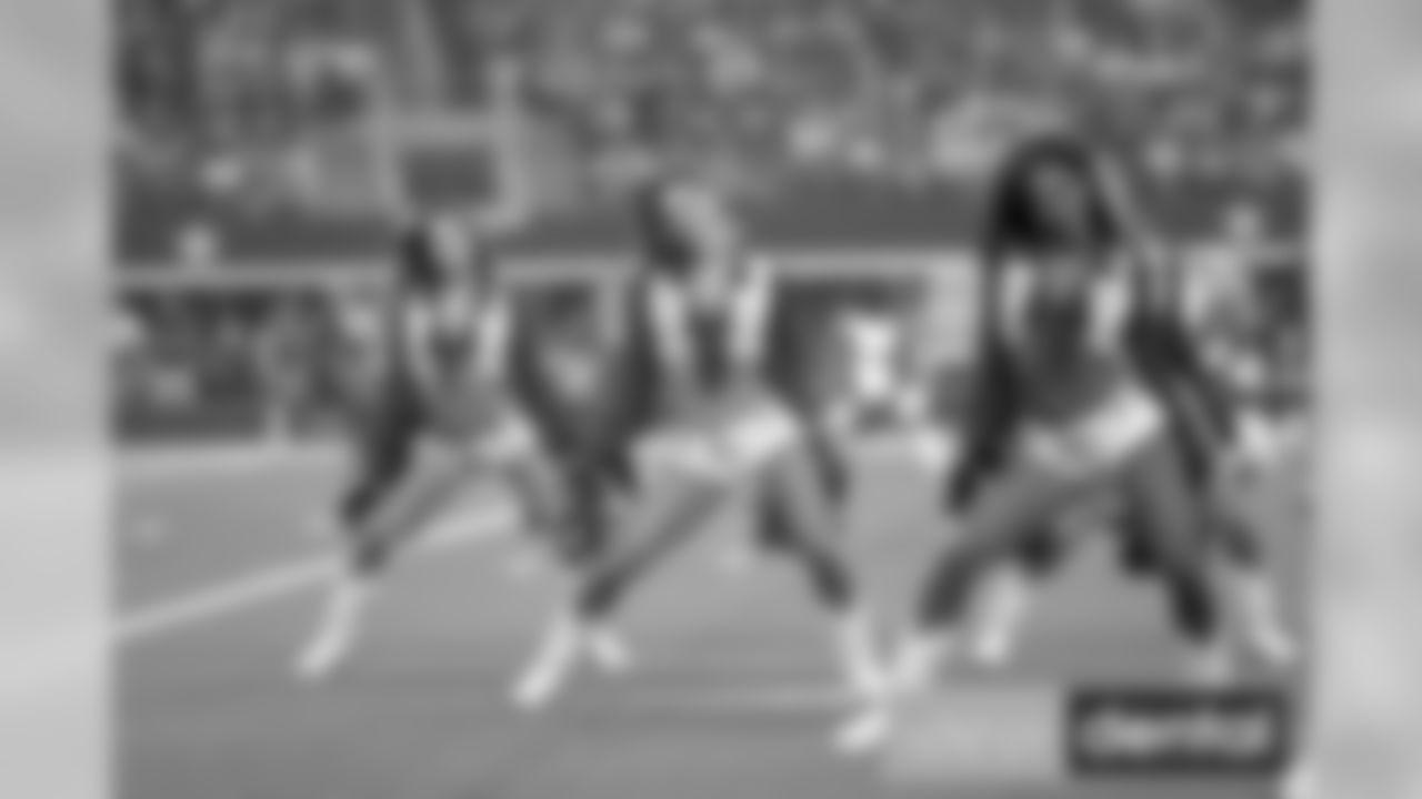 16 September 2018: Cheerleaders
of the Dallas Cowboys during their NFL week 2 regular season 20-13 win over the New York Giants at AT&T Stadium in Arlington, Texas. Photo by James D. Smith/Dallas Cowboys