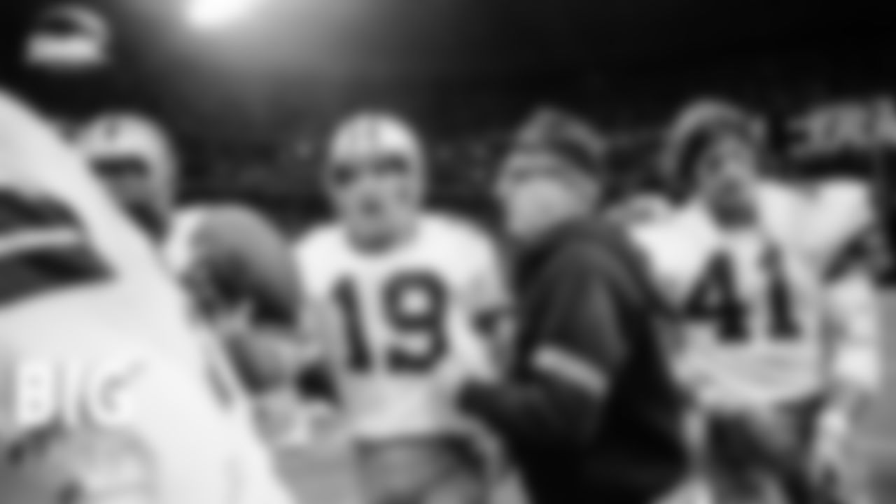 History can made on Thanksgiving Day
One of the most memorable Thanksgiving Day games in Cowboys history – against any
opponent – happened in 1974 when backup Clint Longley came off the bench for an injured
Roger Staubach and heaved a last-second touchdown pass to Drew Pearson, giving the
Cowboys a dramatic 24-23 comeback win.