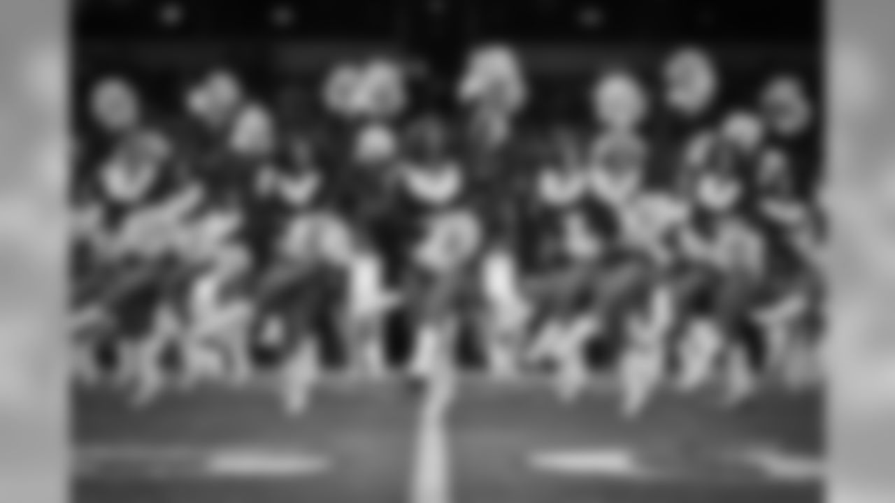 20161218_dal_cheer_all_jj17528.jpg