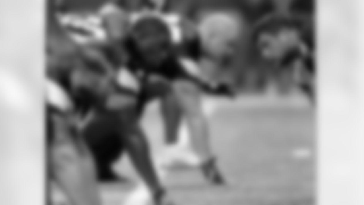2011 - Ratliff works through team drills during Training Camp at the Alamodome.