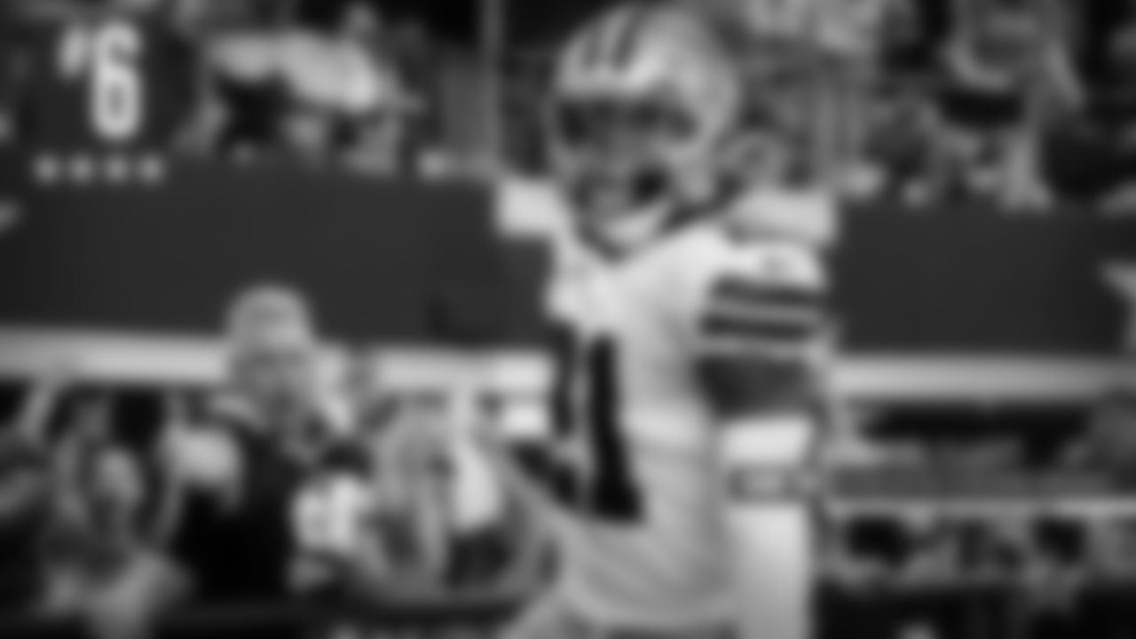 Ezekiel Elliott – Any suggestion that Elliott's disappointing (for his standards) 2020 season signified that the running back's Pro Bowl caliber days are behind him have been put to rest by the past 10 weeks of football. Elliott leads the NFC in rushing yards with 663. Alvin Kamara is the only NFC running back with more rushing attempts, but Elliott has gained over 130 more yards on the ground than the Saints' running back. Elliott also has seven rushing touchdowns, which ranks second in the NFC. His versatility has been on display all season as well, as he has over 150 receiving yards and a touchdown reception.