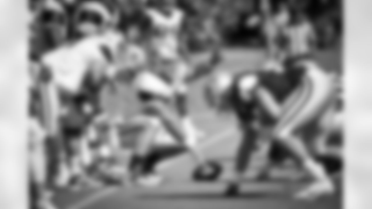 20160921_practice_travis_frederick_selects_jj0232.jpg