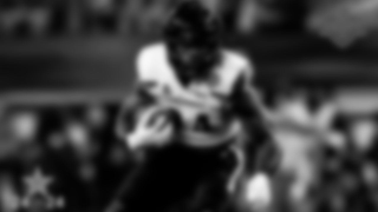 Jerome Ford (RB – Cincinnati)
Dallas is still not in the running back market for this offseason as Ezekiel Elliott and Tony Pollard are on their way back. But depth at the position is still in question with Rico Dowdle and Jaquan Hardy leading the way in that category. They're only reported to have met with a few tailbacks in Indianapolis. Ford was one of those names and could be used as a short-yardage back early in his career.