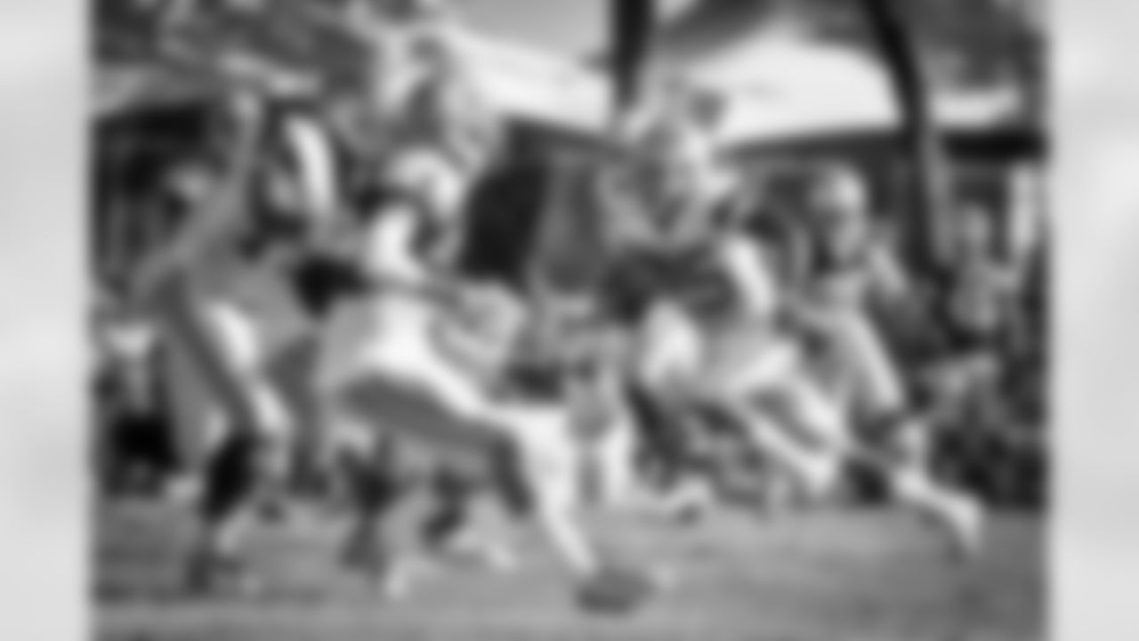 08012015_training_camp_afternoon_dunbar_jj502.jpg