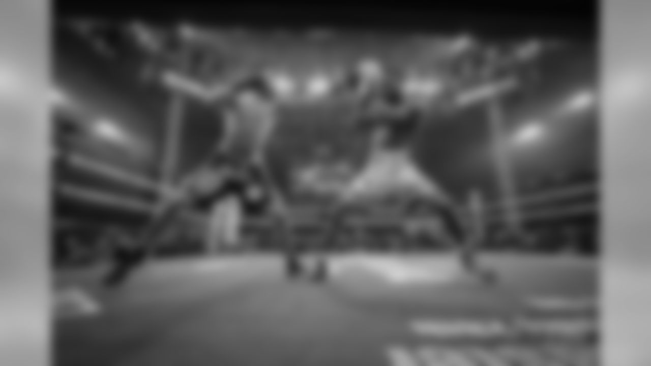 16 June 2018: Views of the WBA Welterweight Championship boxing match between Errol Spence Jr. (white trunks) and Carlos Ocampo (black trunks) held June 16, 2018 at Ford Center at The Star in Frisco, Texas. Spence beat Ocampo in a first round knockout. Photo by James D. Smith/Dallas Cowboys