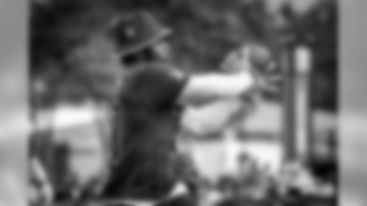 20170127_probowl_ezekiel_elliott_selects_jj29123.jpg