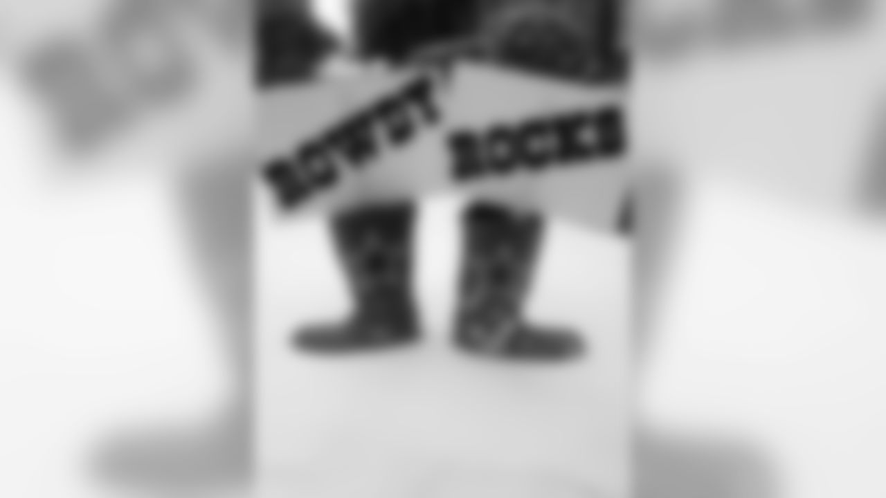 rowdy_photo_-_snowboots_with_rowdy_rocks_signs_march_2015_0.png