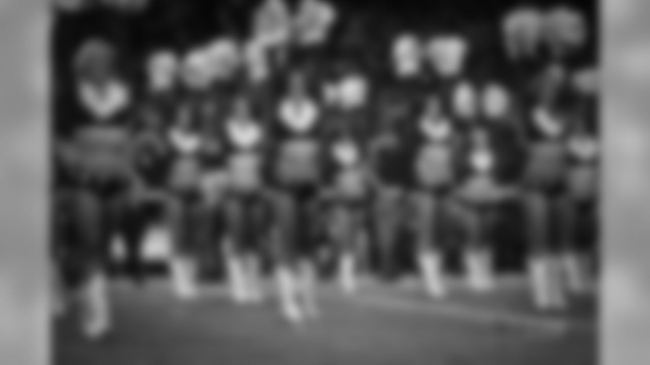 20161218_dal_cheer_all_jj17457.jpg