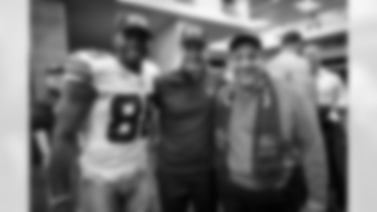 dez_lockeroom.jpg