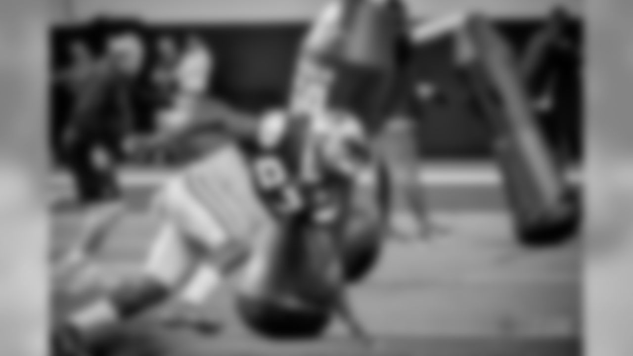 20180823_Training Camp_Taco Charlton_Selects_JJ_019268