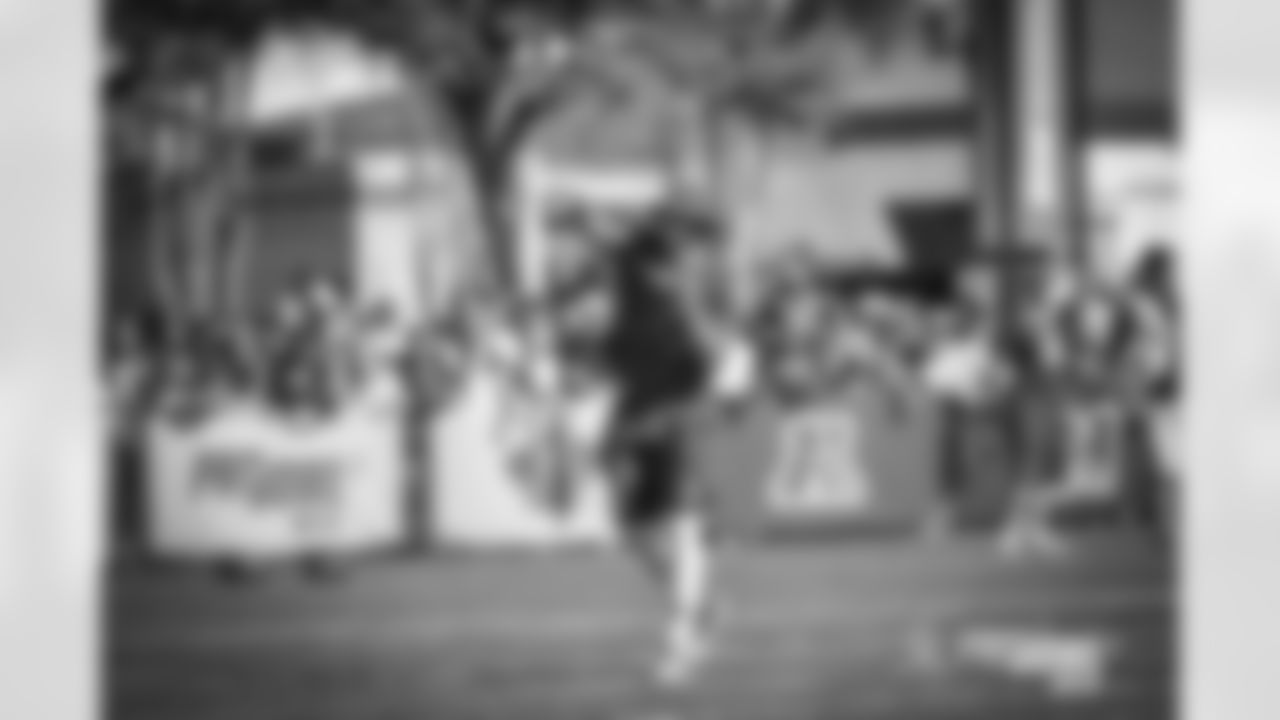 20170126_probowl_dak_prescott_selects_jj28602.jpg