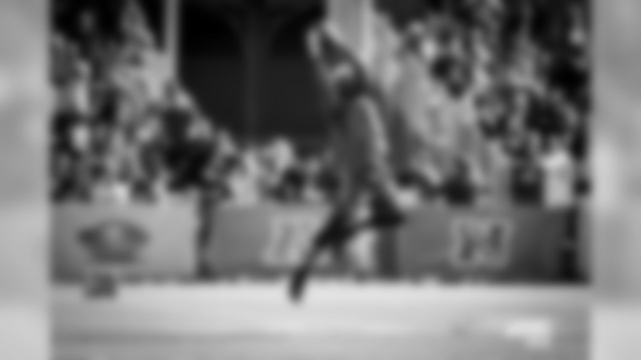 20170126_probowl_dez_bryant_selects_jj28631.jpg