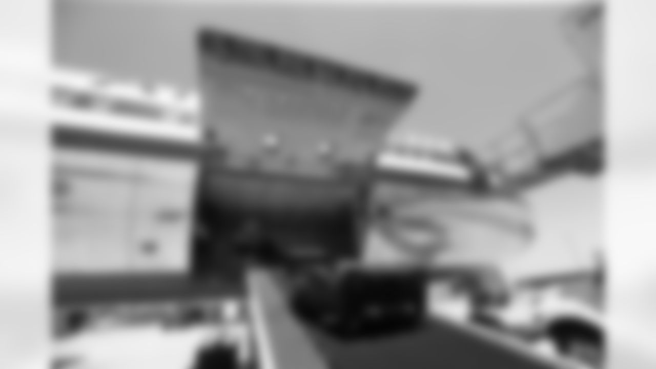 20150728_dal_dfw_luggage_truck11.jpg