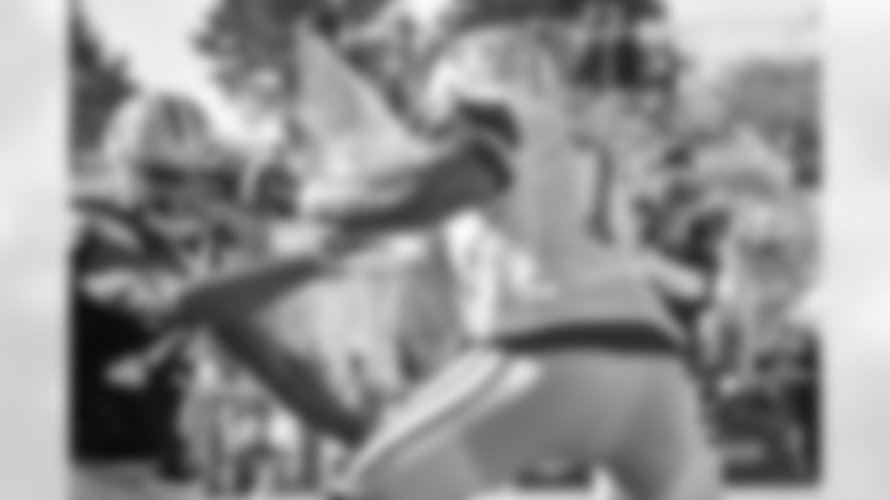 08022015_training_camp_afternoon_weems_smith_jj863.jpg