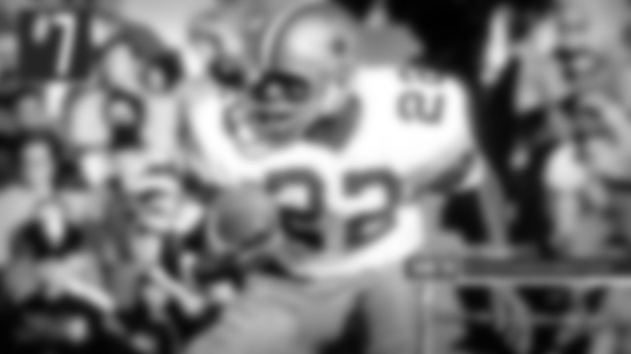Round 7 – Bob Hayes (1964): You know it's tough when Hall of Famer Rayfield Wright (1967) doesn't make the cut as a seventh-rounder, but Hayes literally changed the game on his way to Canton. With his Olympic gold-medal speed, he surpassed 1,000 receiving yards during his rookie season, which forced defenses to come up with a new zone strategy. His career average of 20.0 yards per catch is still the team record.