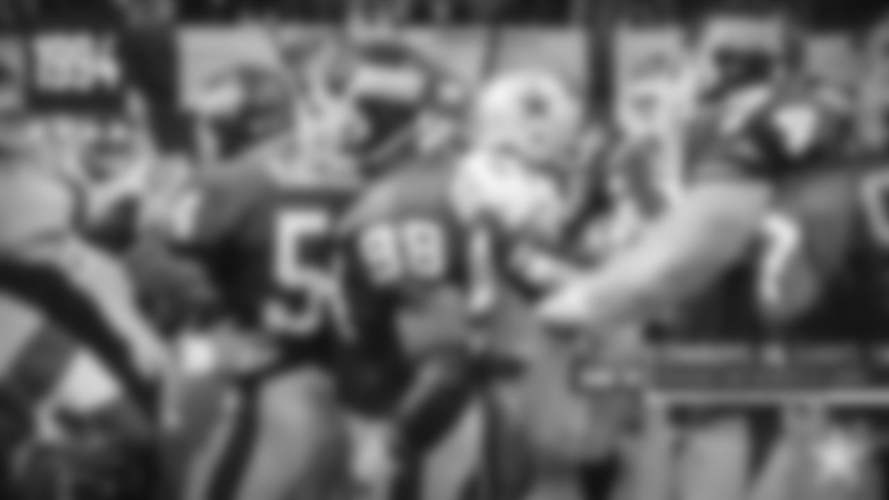 1994 – Cowboys 38, Giants 10 – This game will be remembered more for what happened at halftime rather than the two halves around it. The Cowboys dominated the game from start to finish, but it was a rather intense fight that occurred after the final play of the first half that got ugly on both sides. Order was restored eventually and the Cowboys picked up where they left off in the second half. Emmitt Smith had 163 rushing yards, his ninth-best performance of his career.