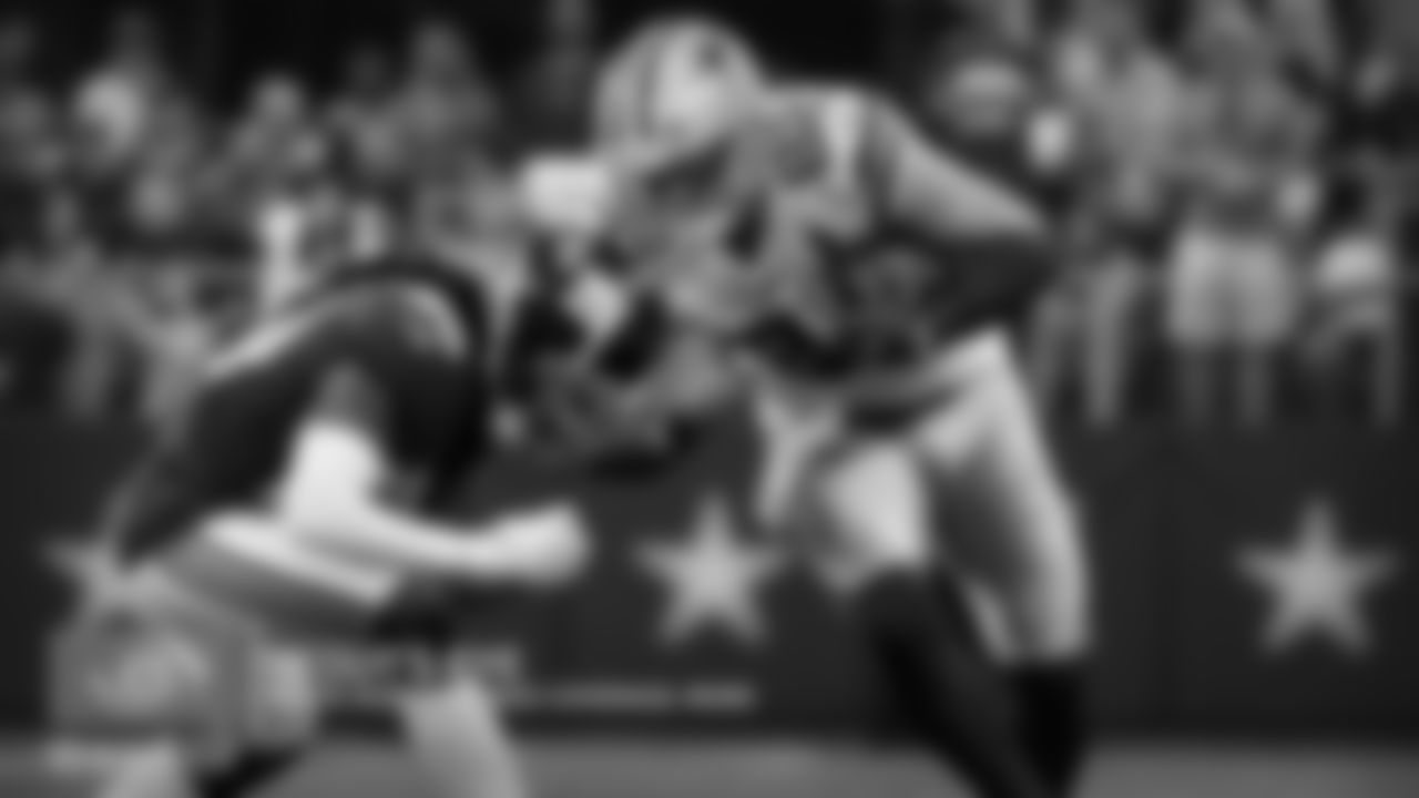 Nice red zone creativity by Kellen Moore to get in 12 personnel and make the Giants believe he was going to hand the ball to Ezekiel Elliott. Instead, he went hard play action and had Amari Cooper and Michael Gallup crossed 10 yards down field. If Prescott had waited just a tick longer, he would have had Cooper open in the end zone for a touchdown. Instead, he threw the check down to Jason Witten for a short gain underneath.