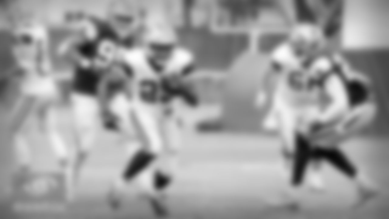 Alfred Morris still has the ability to make defenders miss in the open field. He was one-on-one with George Iloka and Iloka never had a chance. Iloka tried to break down on him, but Morris crouched really low then stuck his left foot in the ground, leaving Illoka grabbing for air. Since arriving on the scene, Alfred Morris has been outstanding in all phases of his game. The coaches are using him more and more in these practices, getting him ready for the season in case Ezekiel Elliott continues his holdout into the season.