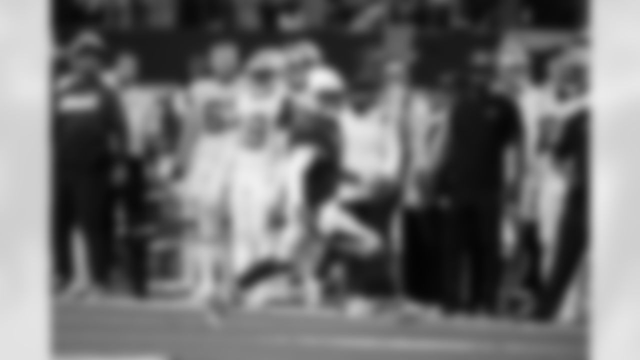 Arizona Cardinals quarterback Kyler Murray (1) runs for a first down against the Dallas Cowboys during the second half of an NFL football game Sunday, Jan. 2, 2022, in Arlington, Texas. The Cardinals won 25-22. (AP Photo/Michael Ainsworth)