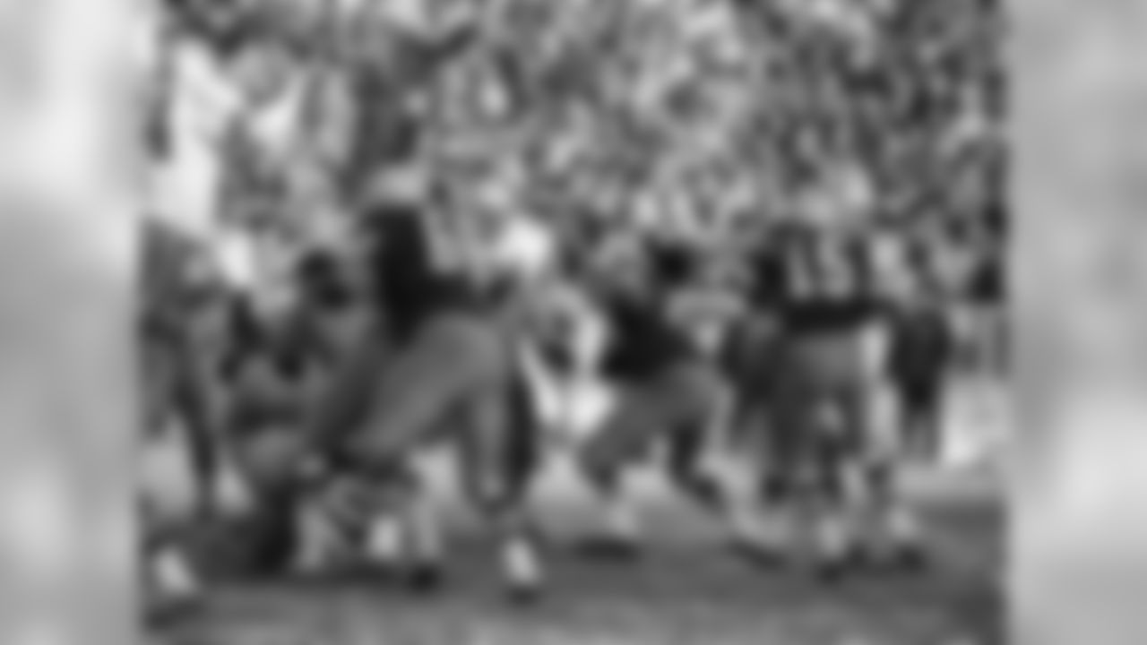 The Ice Bowl. 1967 NFL Championship Game between the Green Bay Packers and Dallas Cowboys. Game time temperature was 13 degrees below zero. The Packers won the game 21-17. (AP Photo by Vernon J. Biever)