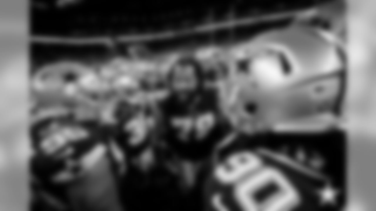20191117_DAL_Michael Bennett_Huddle_Selects_JJ128106