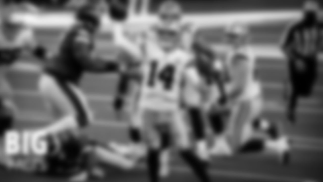 Andy Dalton became the seventh Dallas QB with three straight multi-touchdown games
In his only season with the Cowboys, Andy Dalton has already managed to join some elite company among the quarterbacks in franchise history. Dalton's three touchdowns against Philadelphia last week extended his multi-touchdown streak to three games, making him the seventh quarterback in Cowboys history to have such a run. The veteran gunslinger joins Dak Prescott, Tony Romo, Troy Aikman, Danny White, Roger Staubach, and Don Meredith on a list of who's who when it comes to the quarterback position that have achieved the mark.