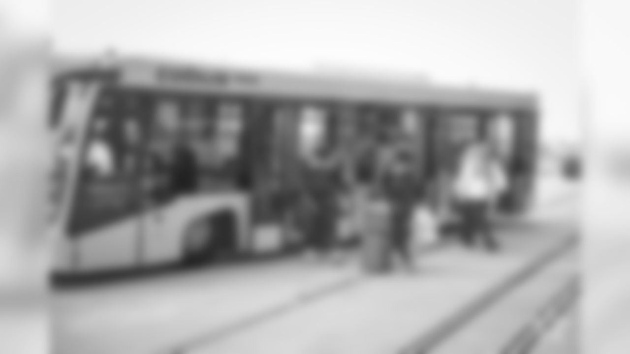 20190111_DAL_busesA