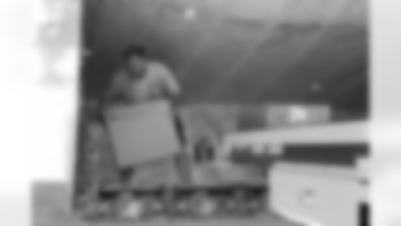 20150728_dal_dfw_luggage_truck08.jpg
