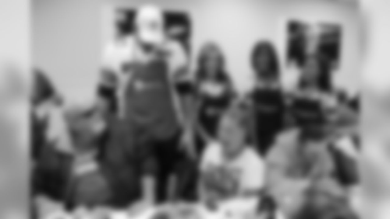 temp111312_EarlyThanksgiving_32.jpg